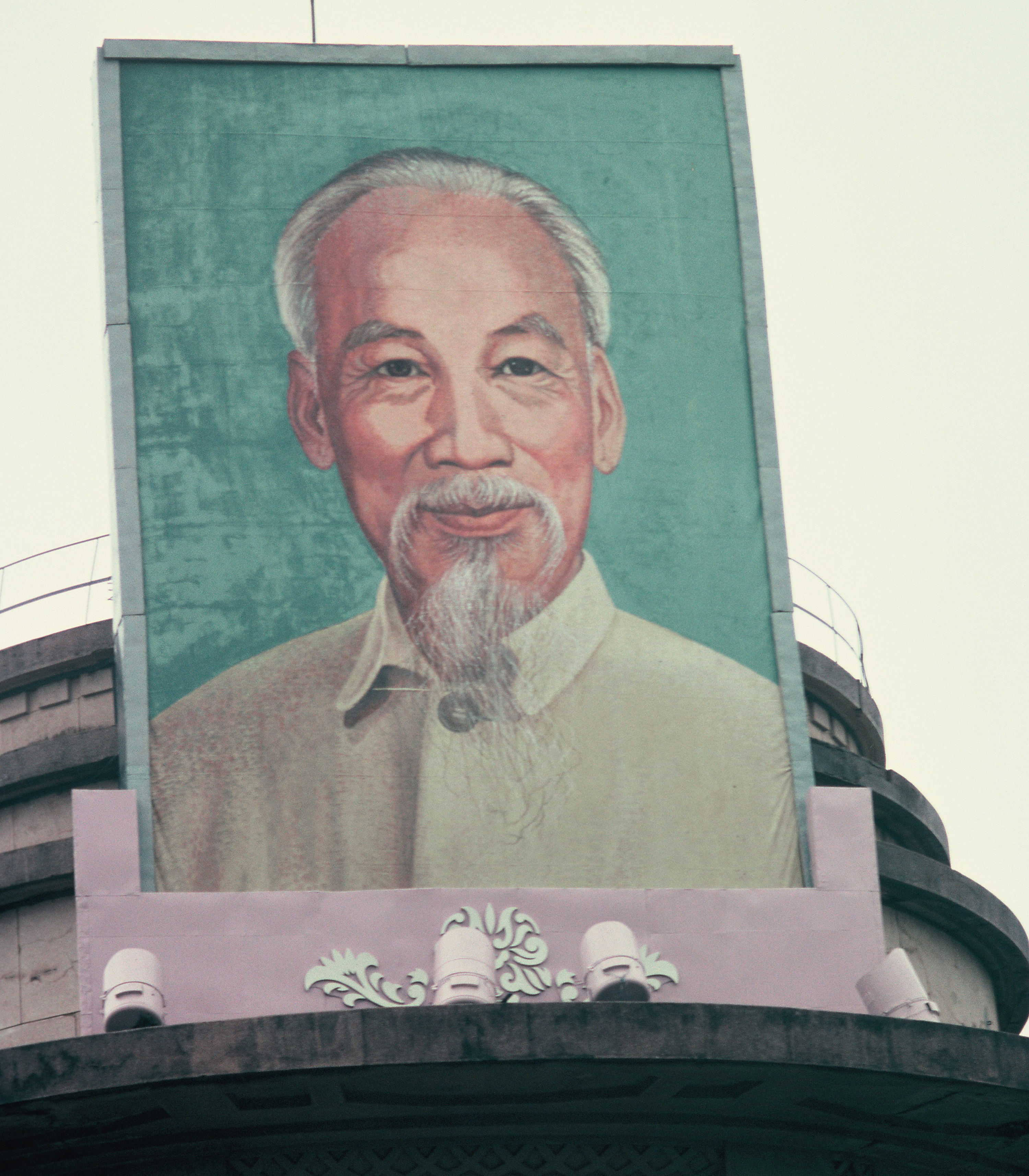 A portrait of “Uncle Hồ” (Hồ Chí Minh) overlooking Hà Nội city streets.